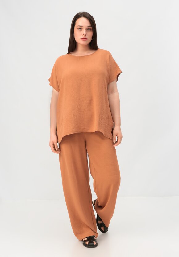 Блуза базовая со спущенной линией плеча шир.  580, рис. 53