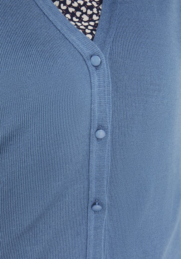 Кардиган с V-образным вырезом шир.  580, рис. 30