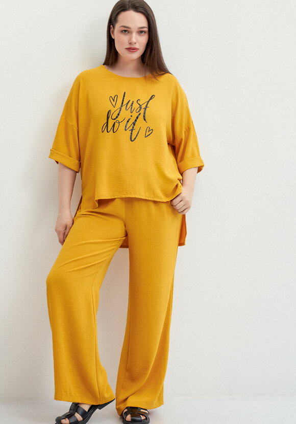 Костюм брючный с лаконичным принтом шир.  580, рис. 28