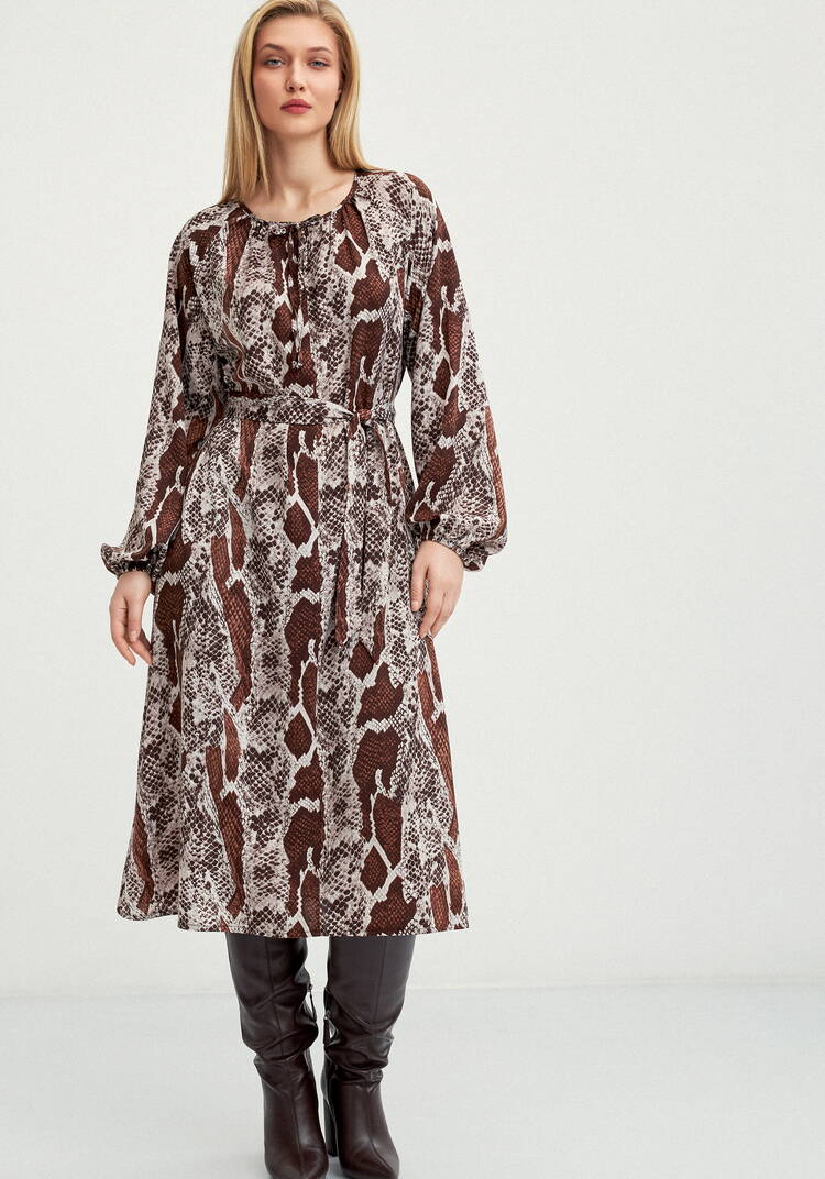 Платье с анималистичным принтом Дана шир.  750, рис. 12