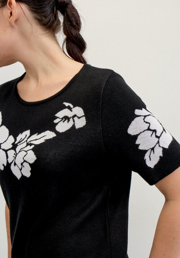 Джемпер с цветами по полочке и рукавам шир.  580, рис. 5