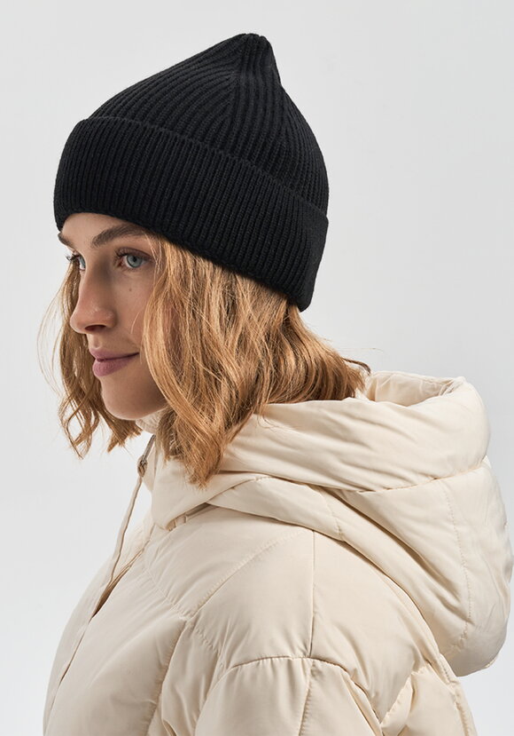 Шапка Жасмин шир.  580, рис. 21