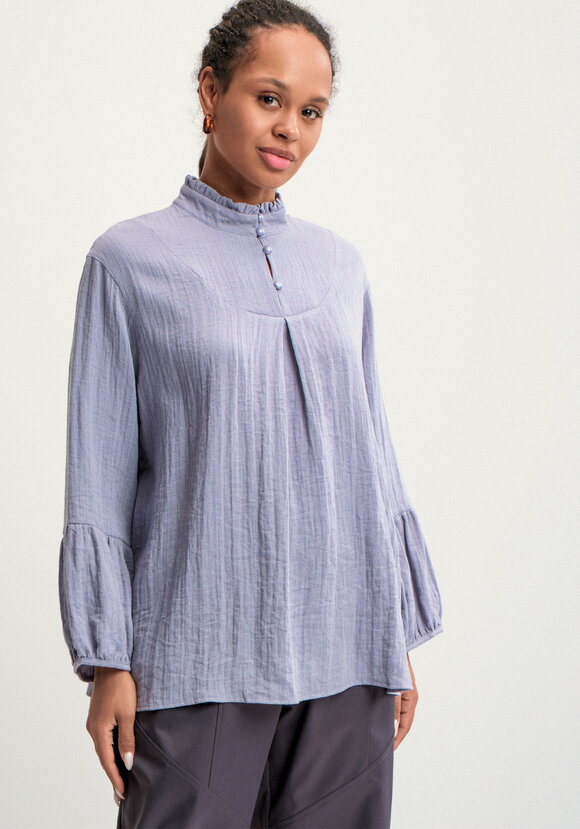 Блуза свободного кроя с рюшей по вороту шир.  580, рис. 4