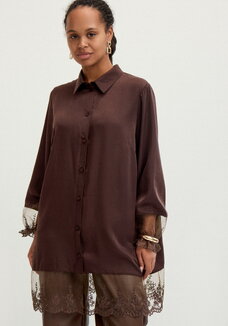 Туника с кружевом на пуговицах