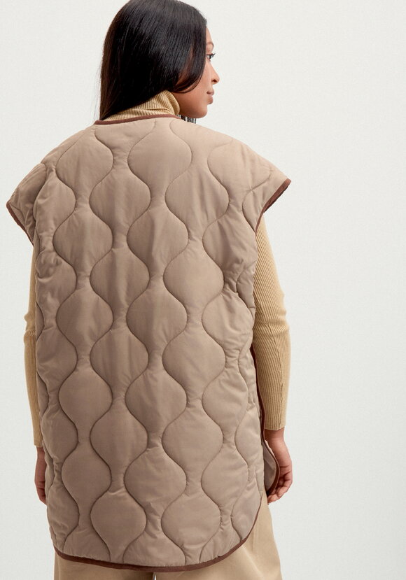 Жилет удлиненный на молнии шир.  580, рис. 3