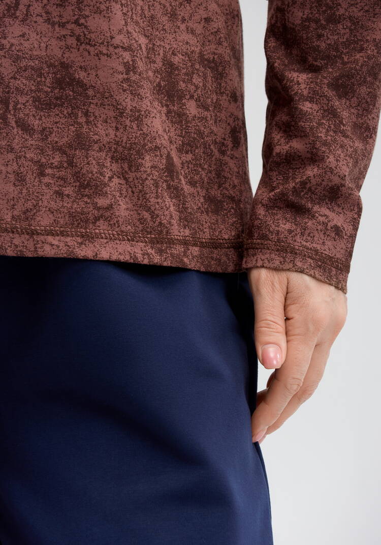 Лонгслив с принтом на горловине спинки шир.  750, рис. 24