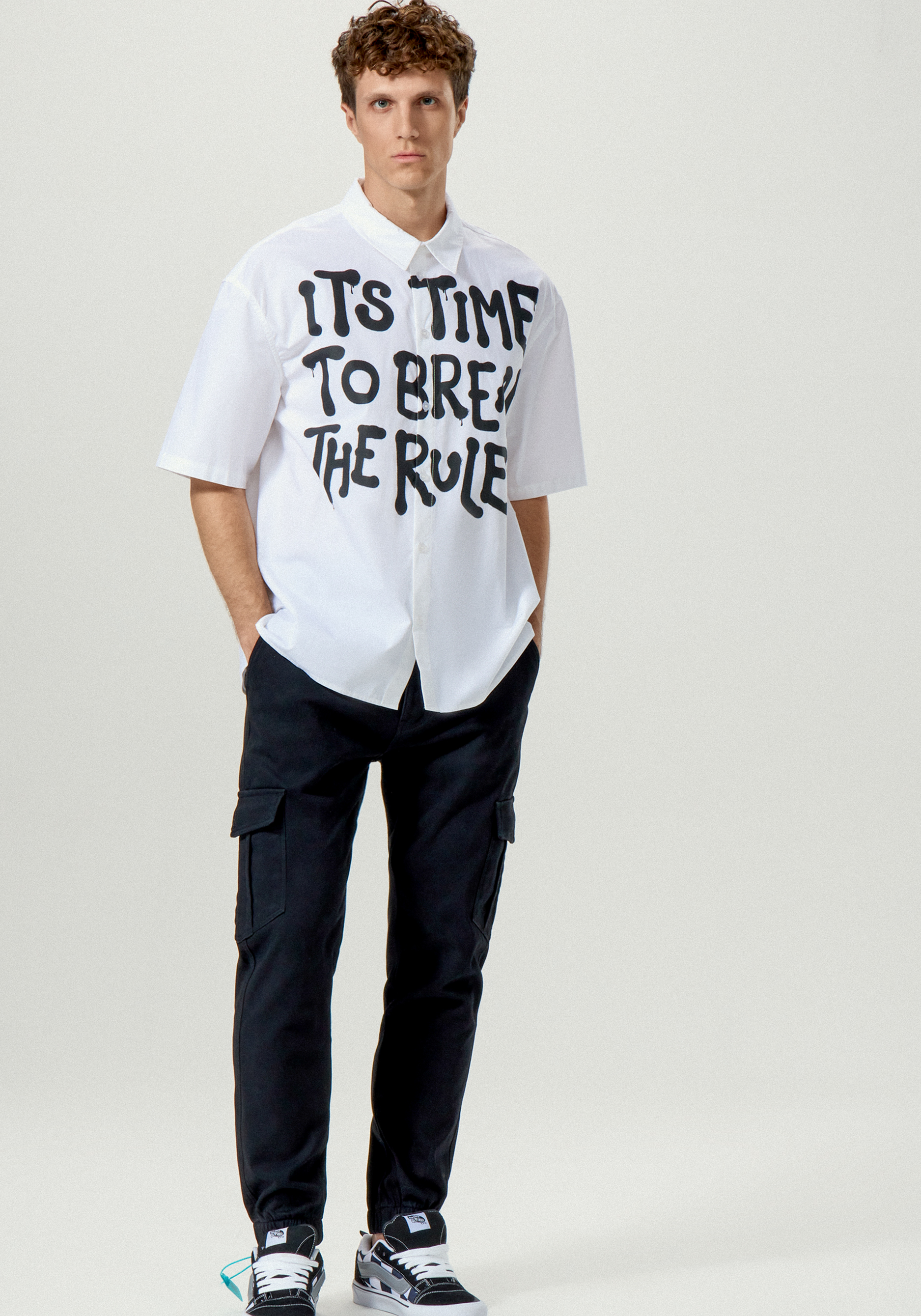 

Брюки карго с накладными карманами по бокам, Черный