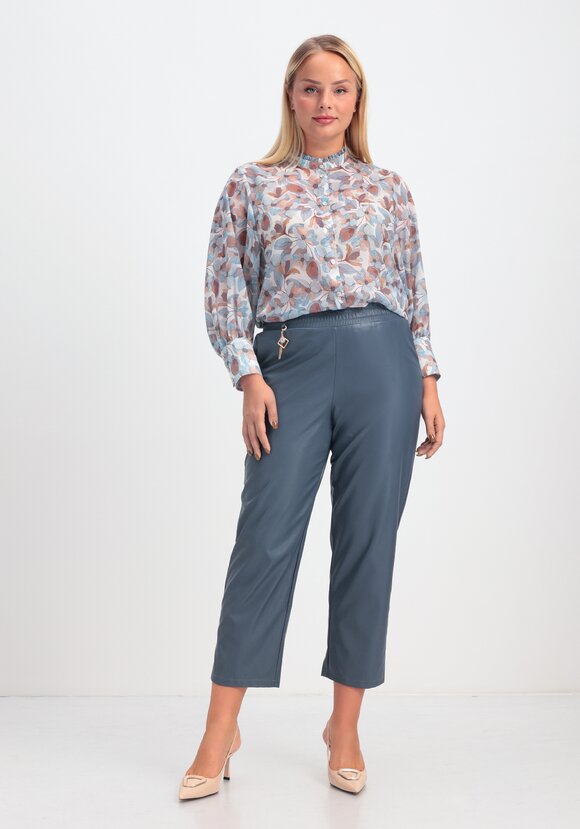 Брюки из экокожи длиной 7/8 шир.  580, рис. 18