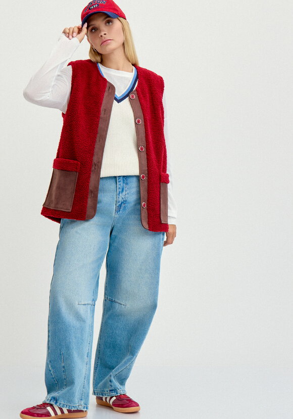 Жилет с отделкой из замши шир.  580, рис. 10