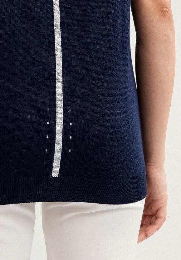 Топ с V-образным вырезом шир.  580, рис. 6