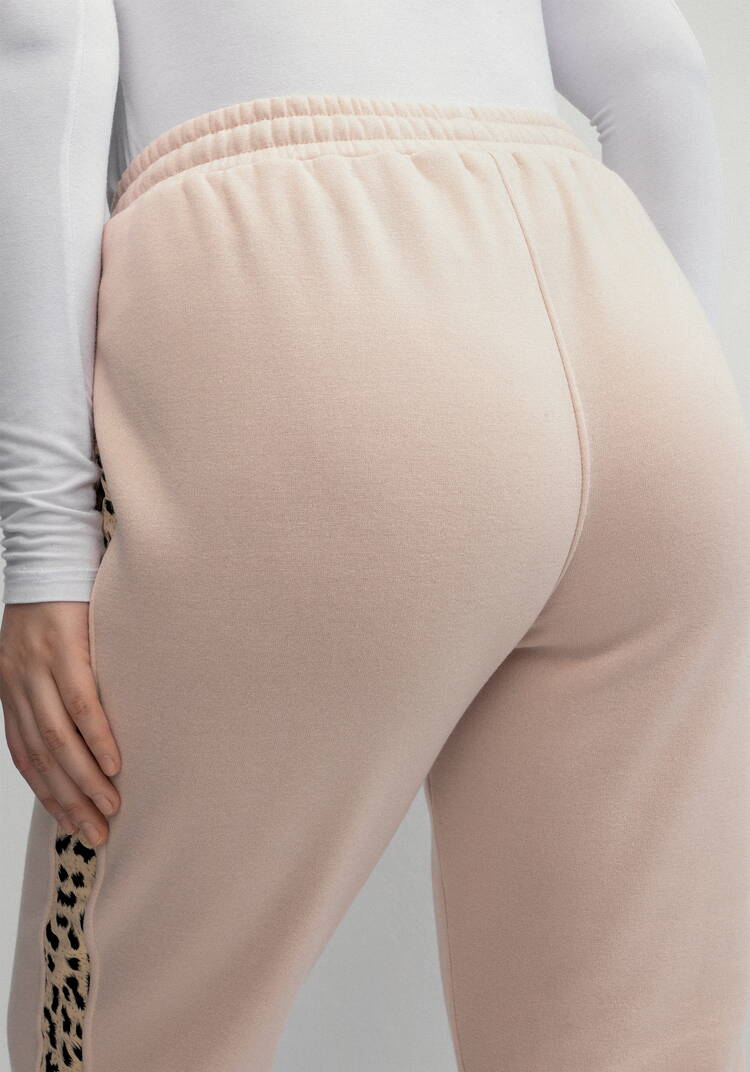 Брюки с леопардовыми лампасами шир.  750, рис. 24