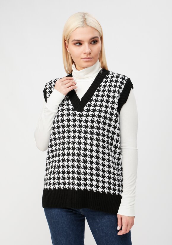 Жилет "Эвелина" купить со скидкой в интернет-магазине Леомакс