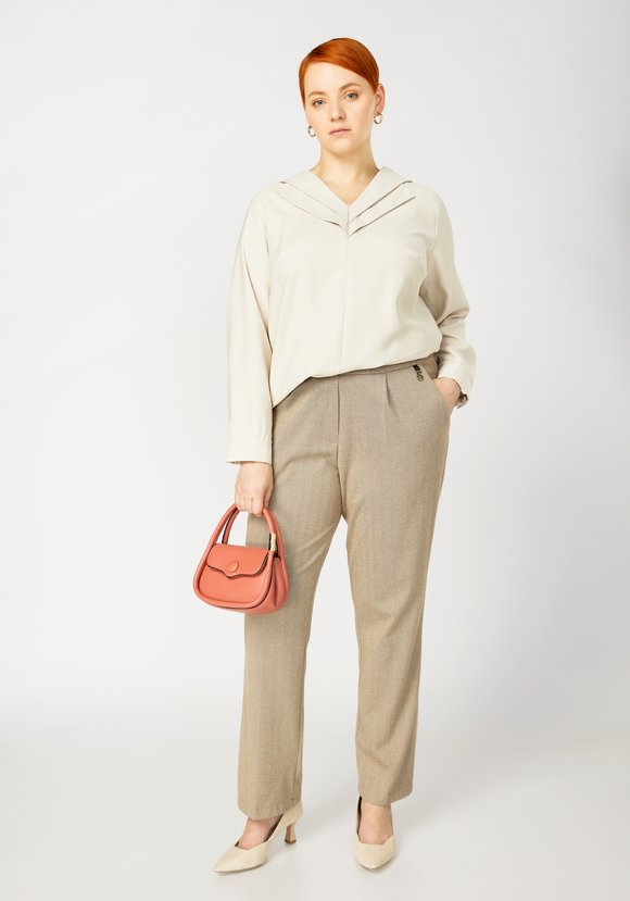 Блуза с оригинальной отделкой по горловине шир.  580, рис. 15