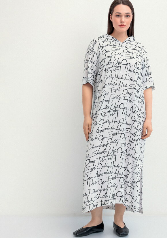 Платье-футболка с капюшоном шир.  580, рис. 20