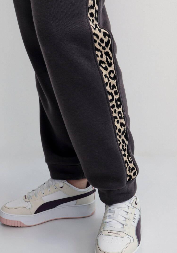 Брюки с леопардовыми лампасами шир.  750, рис. 33