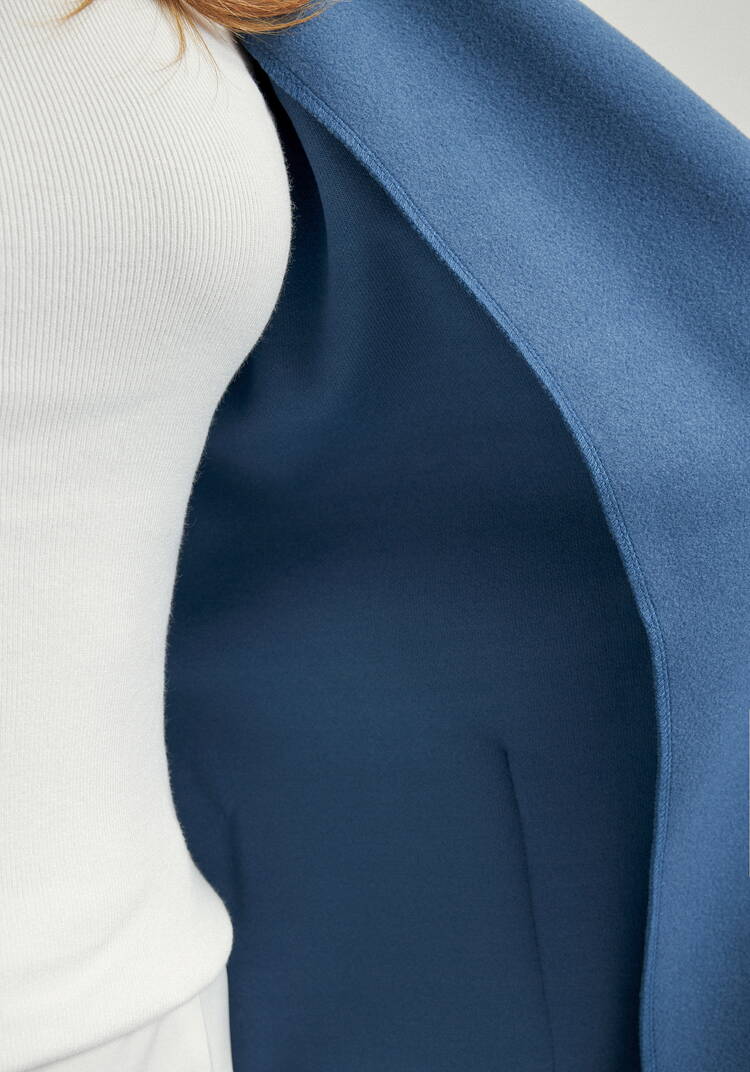 Пальто удлиненное на запах с разрезами шир.  750, рис. 19