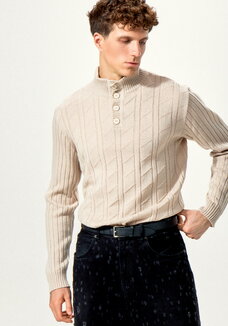 Джемпер с воротом-стойкой и планкой