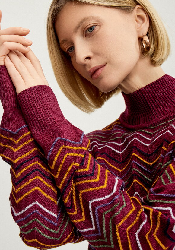 Свитер с высоким горлом и принтом зигзаг шир.  580, рис. 35