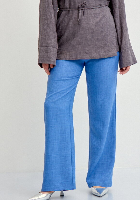 Брюки прямые свободные на резинке шир.  580, рис. 2