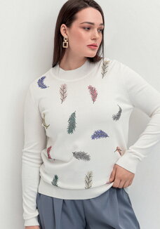 Джемпер с принтом в виде перьев