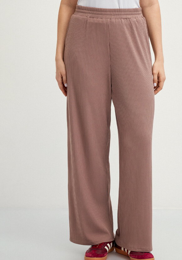 Брюки свободного кроя в рубчик шир.  580, рис. 36