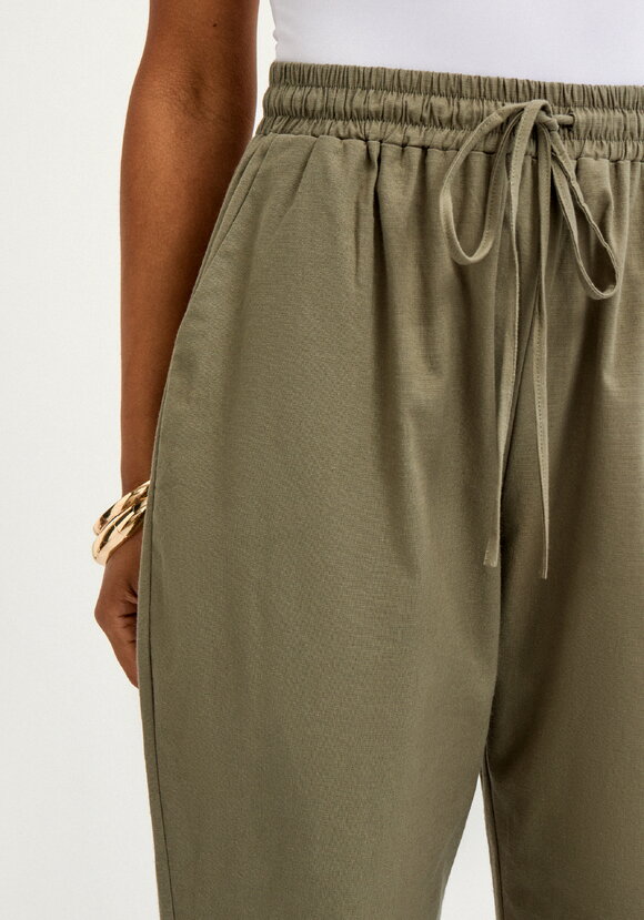 Брюки прямые изо льна с карманами шир.  580, рис. 20