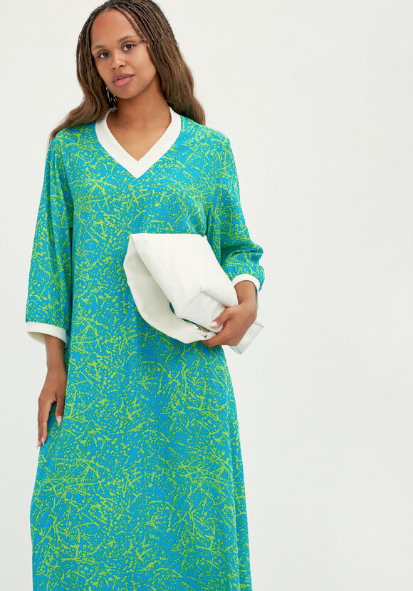 Платье А-силуэта с контрастной отделкой шир.  580, рис. 18