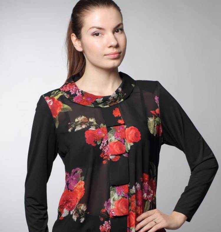 Блуза с воротником хомут и цветочным принтом  шир.  750, рис. 1