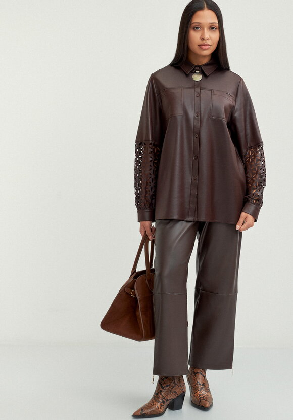 Блуза с перфорацией на рукавах шир.  580, рис. 9