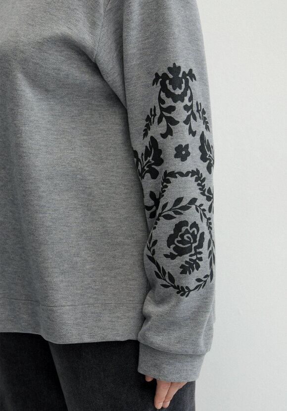 Свитшот с принтом на рукавах шир.  580, рис. 14
