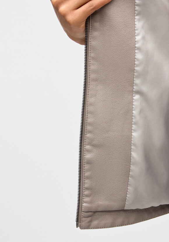 Куртка из премиальной экокожи шир.  580, рис. 7