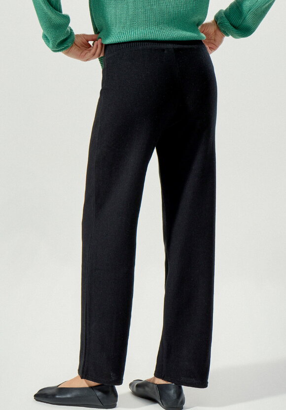 Брюки свободного кроя со стрелками шир.  580, рис. 15