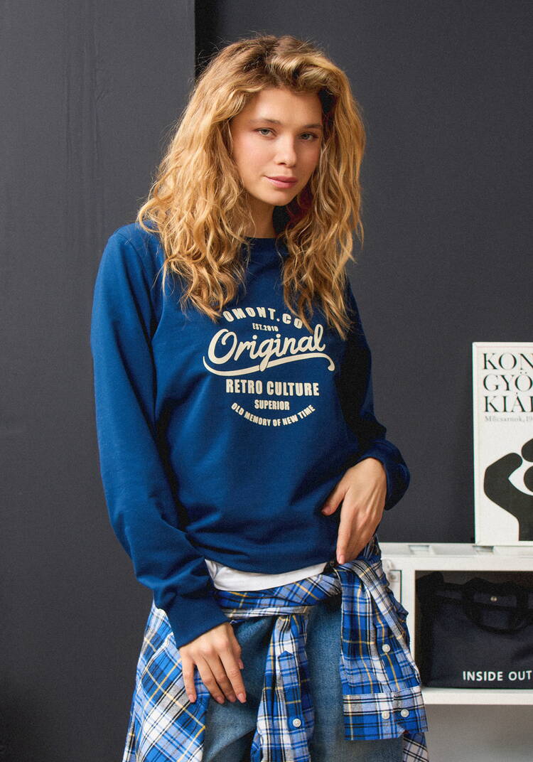 Костюм из брюк и свитшота с принтом на груди шир.  750, рис. 31