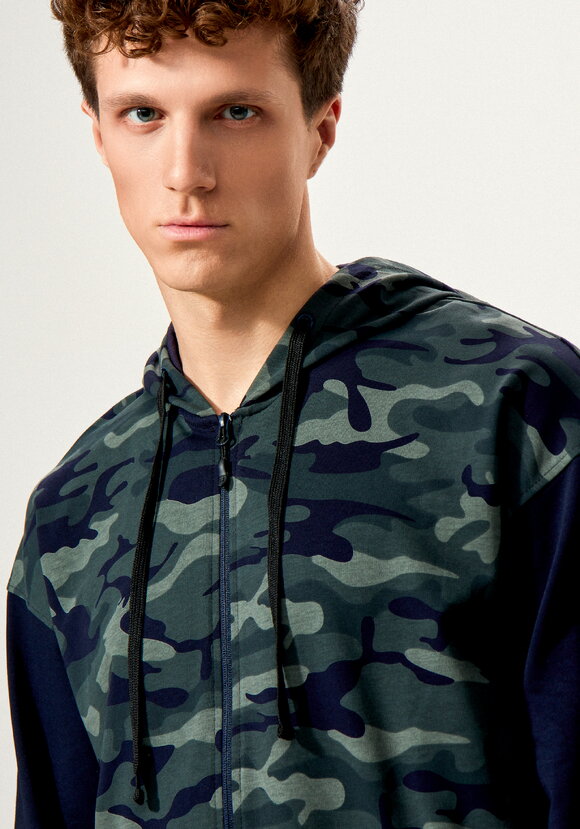 Толстовка с камуфляжным принтом и капюшоном шир.  580, рис. 6