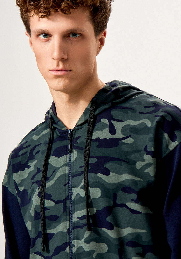 Толстовка с камуфляжным принтом и капюшоном шир.  750, рис. 6