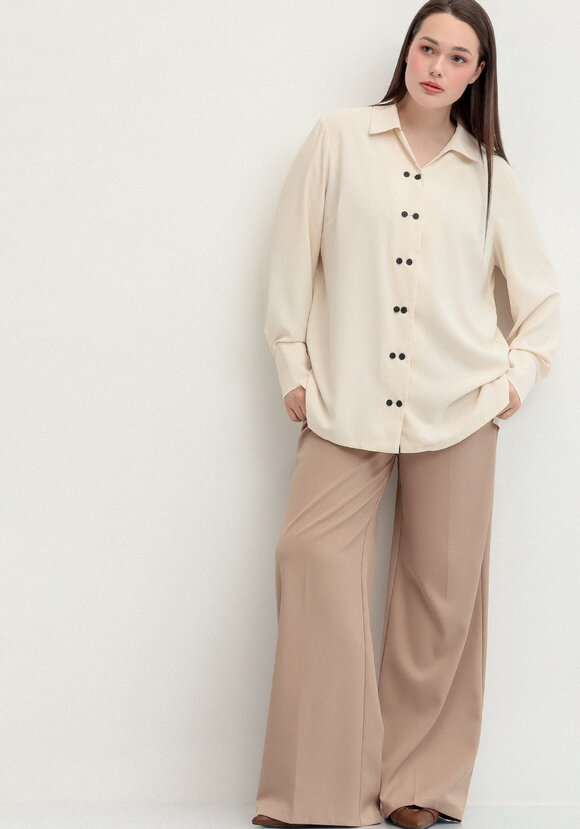 Рубашка с контрастными пуговицами шир.  580, рис. 17