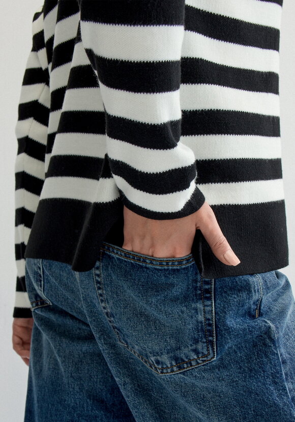 Свитер в полоску с высокой горловиной шир.  580, рис. 8