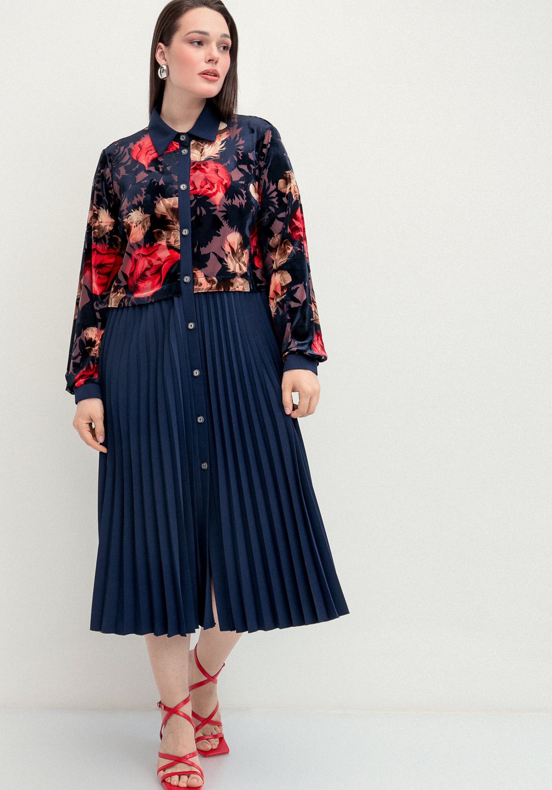 Платье с отрезной кокеткой и юбкой плиссе 5999₽