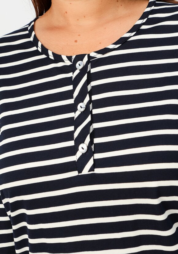 Лонгслив в полоску с патами на рукавах шир.  580, рис. 14