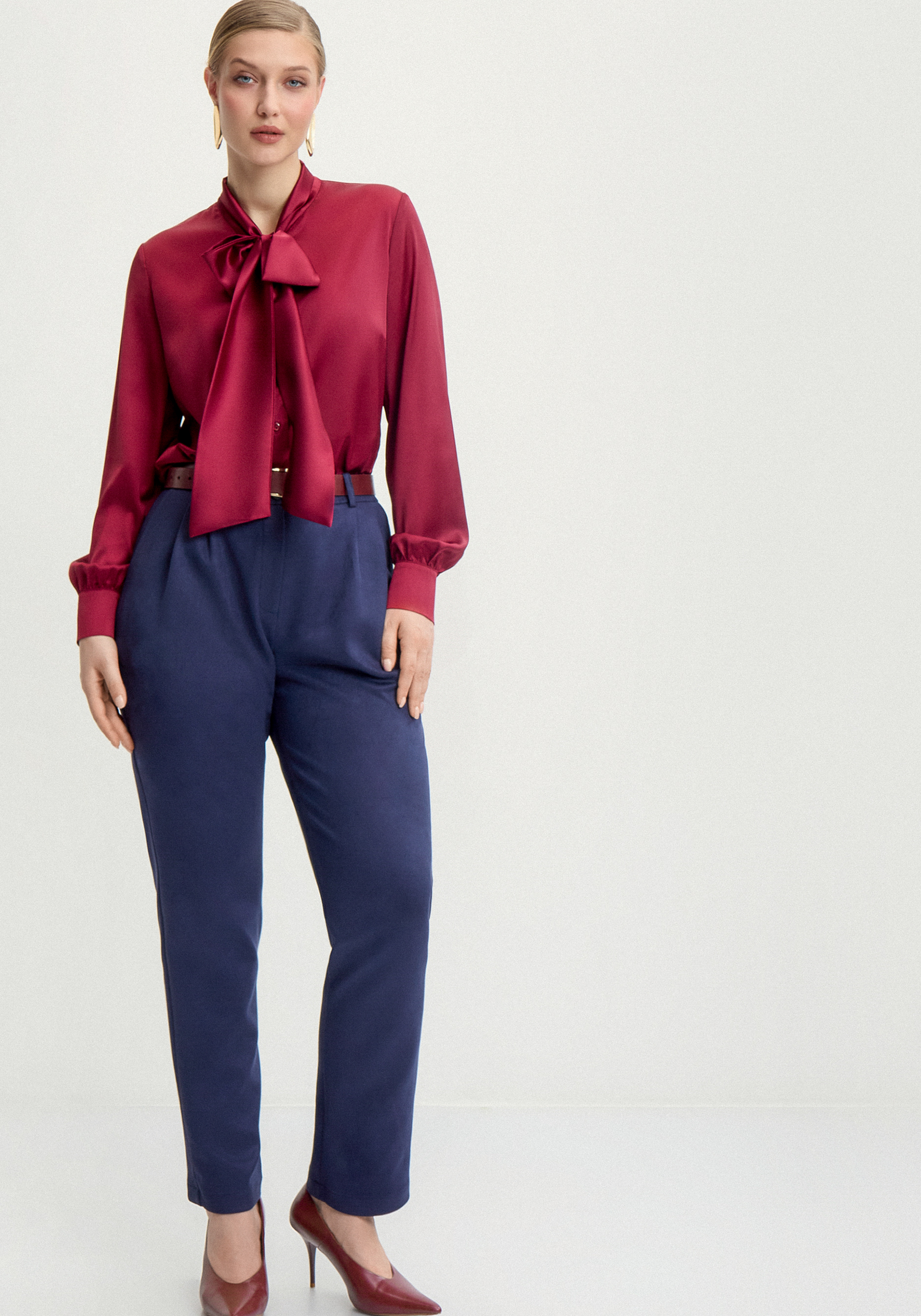 Брюки замшевые прямые с комфортным поясом 3499₽