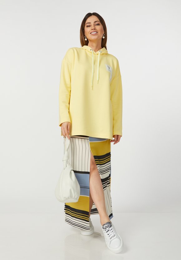 Свитшот с капюшоном и разрезами сзади шир.  580, рис. 13