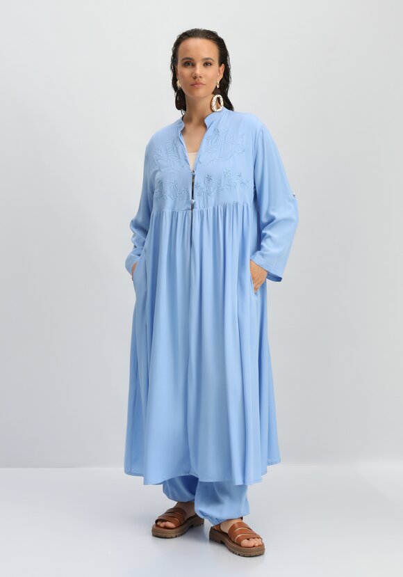 Рубашка удлиненная с вышивкой на кокетке шир.  580, рис. 9