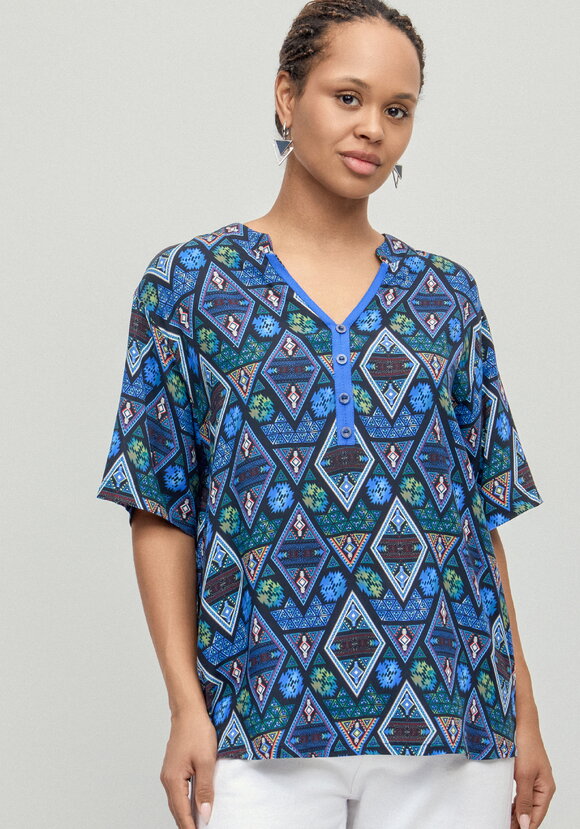 Блуза из штапеля с этническим рисунком шир.  580, рис. 27