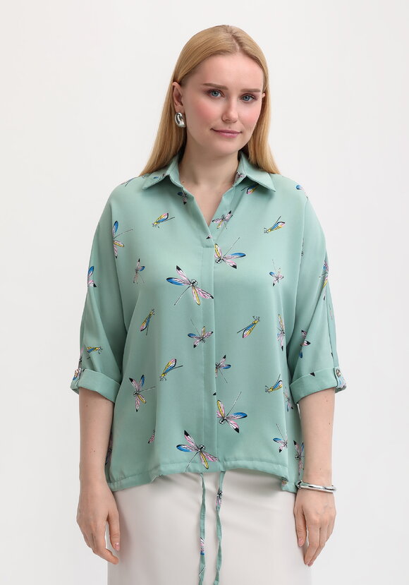 Блузка с принтом стрекозы шир.  580, рис. 9