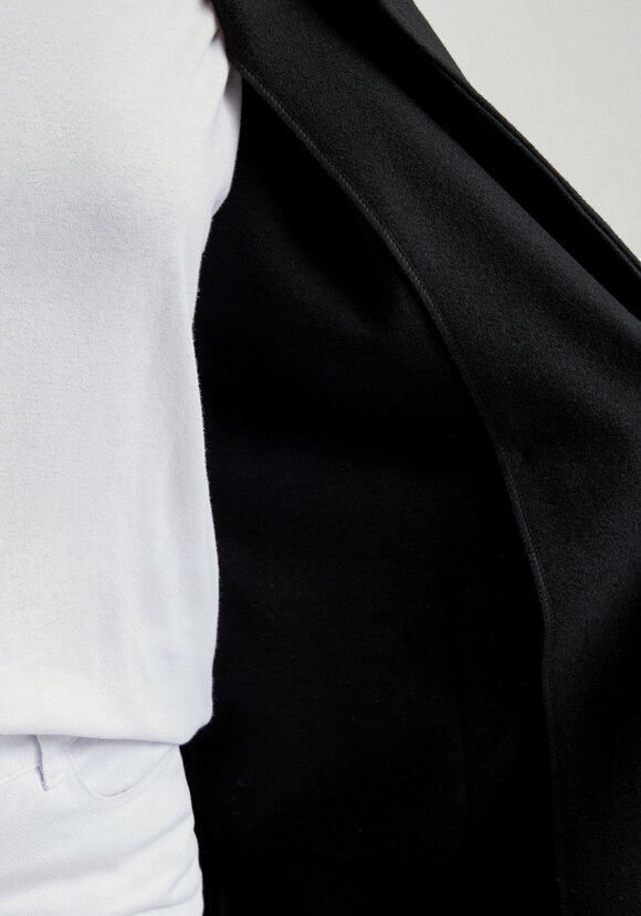 Пальто удлиненное на запах с разрезами шир.  580, рис. 30