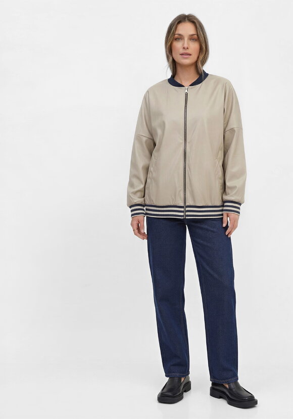 Жакет с поясом и рукавом на манжете шир.  580, рис. 10