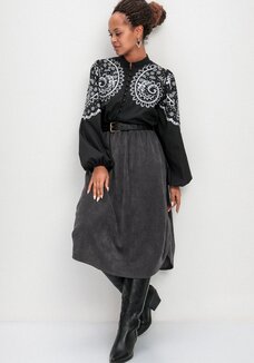 Юбка с разрезами по бокам