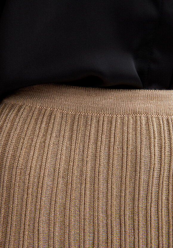 Юбка миди с метанитью шир.  580, рис. 32