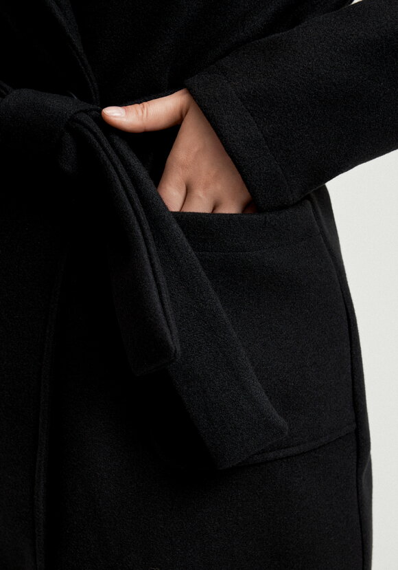 Пальто удлиненное на запах с разрезами шир.  580, рис. 28