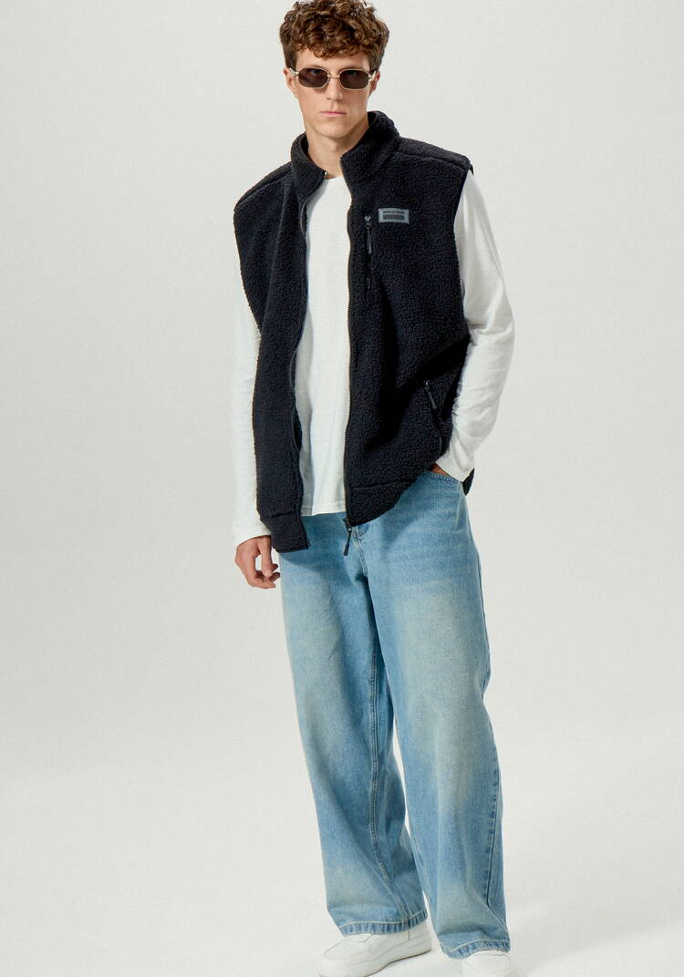 Жилет утеплённый с карманами на молнии шир.  750, рис. 15